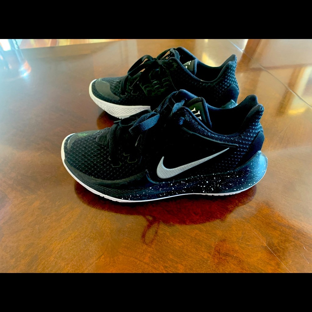 Men’s Nike Kyrie 2 Low Basketball shoes